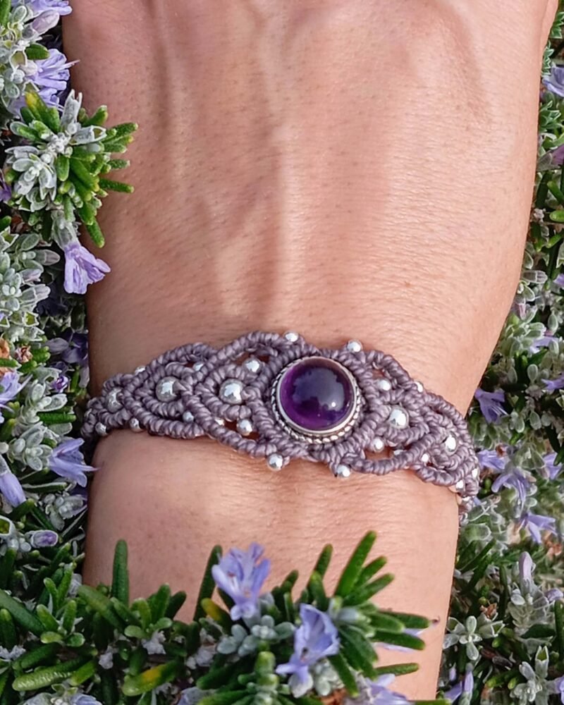 Brazalete de macramé "Hera" con piedra Amatista