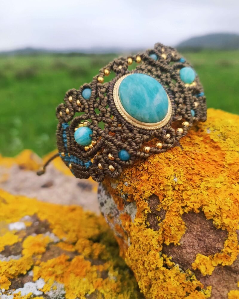 Brazalete en macramé "Artemisa" con piedra Amazonita