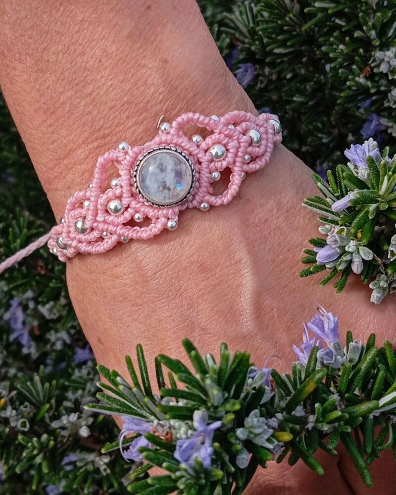 Brazalete de macramé "Hera" con piedra Luna