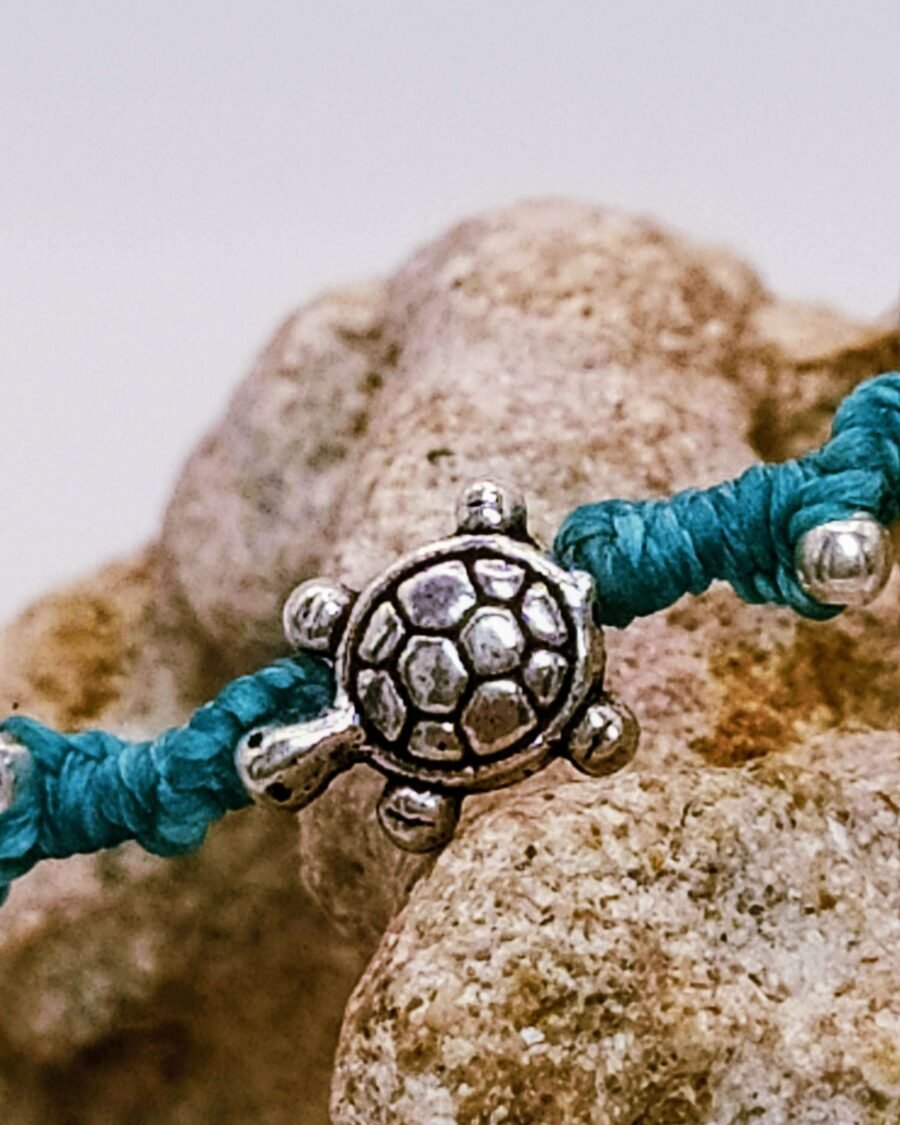 Pulsera micromacramé con "Tortuguita" de plata