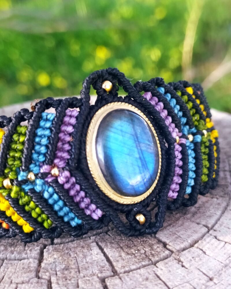 Brazalete de macramé "Iris" con piedra Labradorita